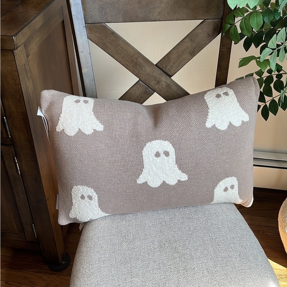 Halloween Knit Beige Neutral Ghost Pillow {NEW 2023}
